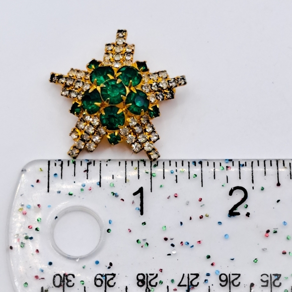 Vintage Green Rhinestone Star Brooch - Picture 3 of 6